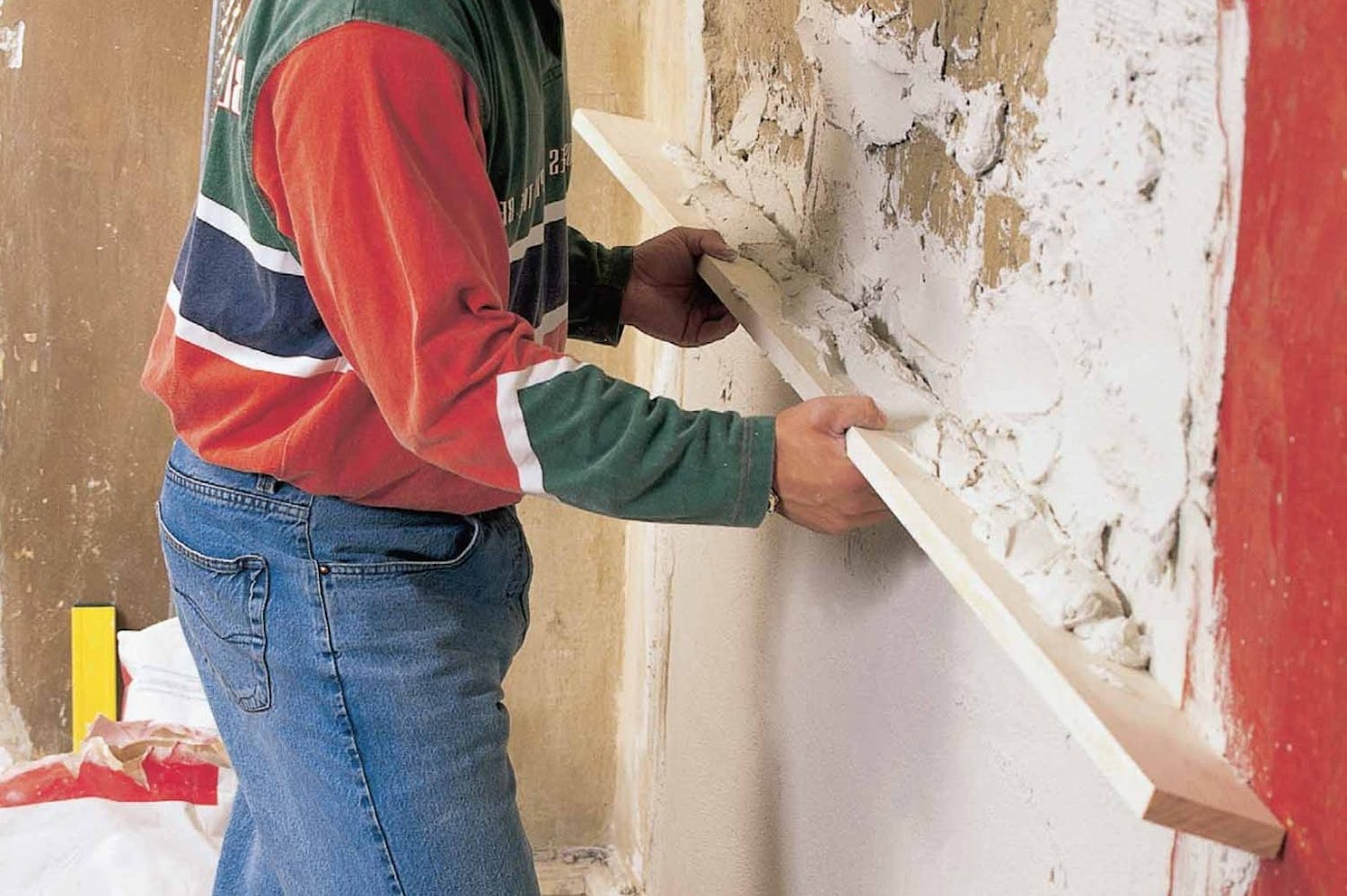 2 metoder för att putsa ojämna väggar